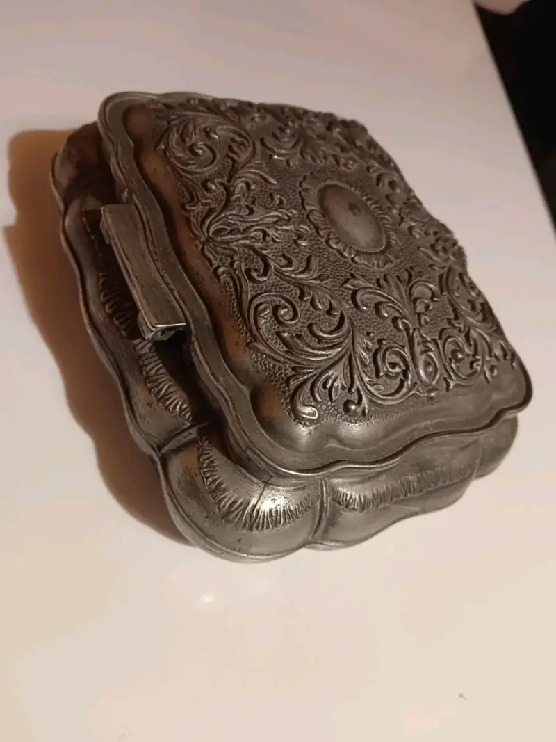 Caja decorativa metálica antigua - 6