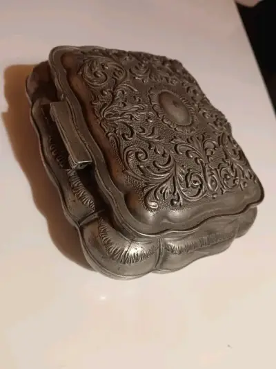 Caja decorativa metálica antigua - miniatura 6