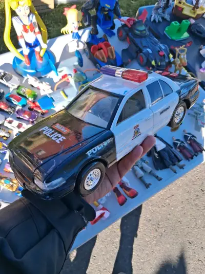 Auto de policía de juguete Tonka - miniatura 1