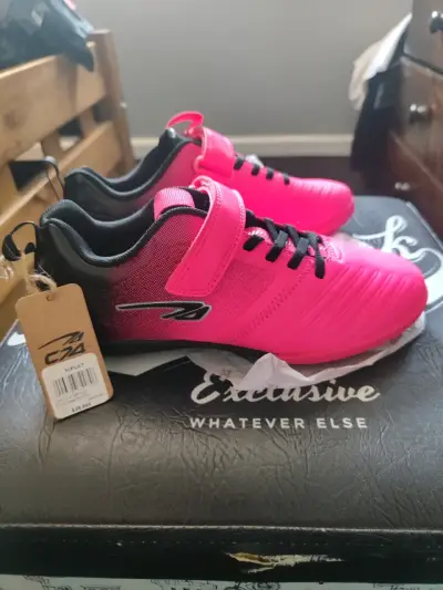 Zapatillas deportivas rosadas nuevas - miniatura 1