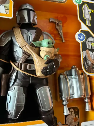 Figura Mandalorian con Grogu - miniatura 1