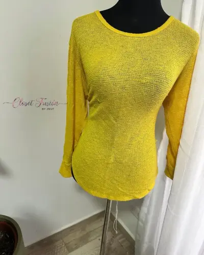 Suéter amarillo tejido - miniatura 2