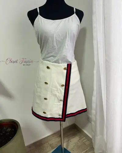 Falda blanca con botones dorados - miniatura 1