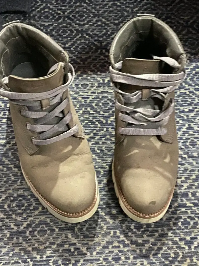 Botines marrones con suela robusta - 3