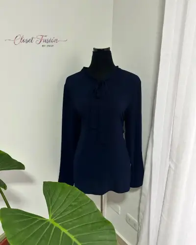 Blusa azul con lazo - miniatura 2