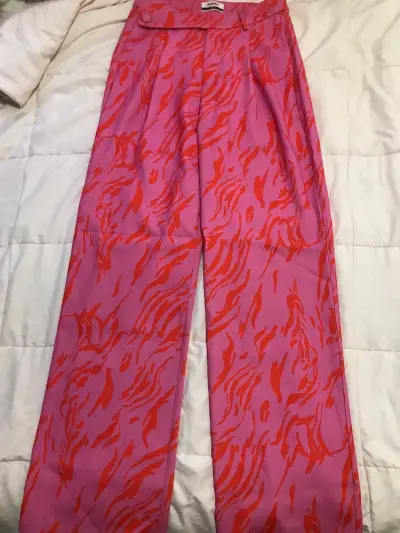 Pantalones estampados rosados y rojos - miniatura 1