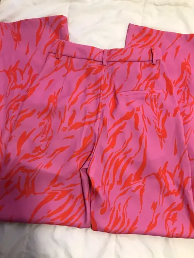 Pantalones estampados rosados y rojos - miniatura 4
