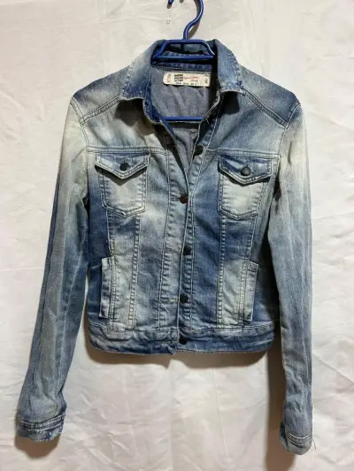Chaqueta de mezclilla azul elásticada impecable - miniatura 1