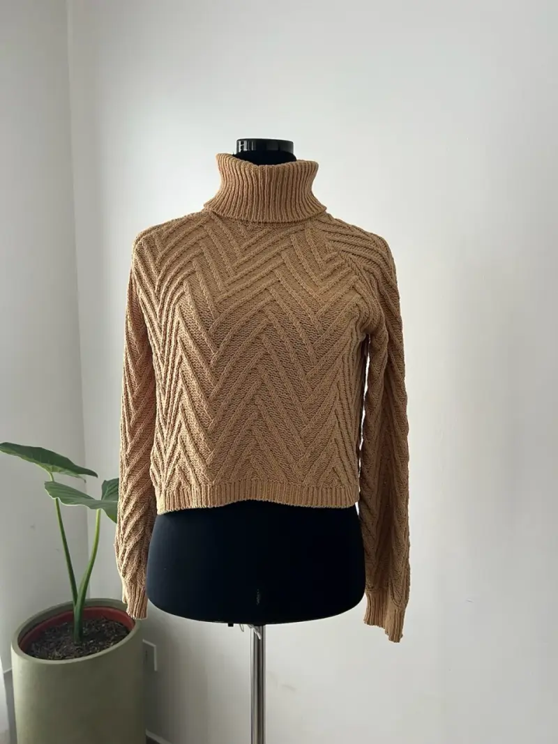 Suéter beige de cuello alto - 3