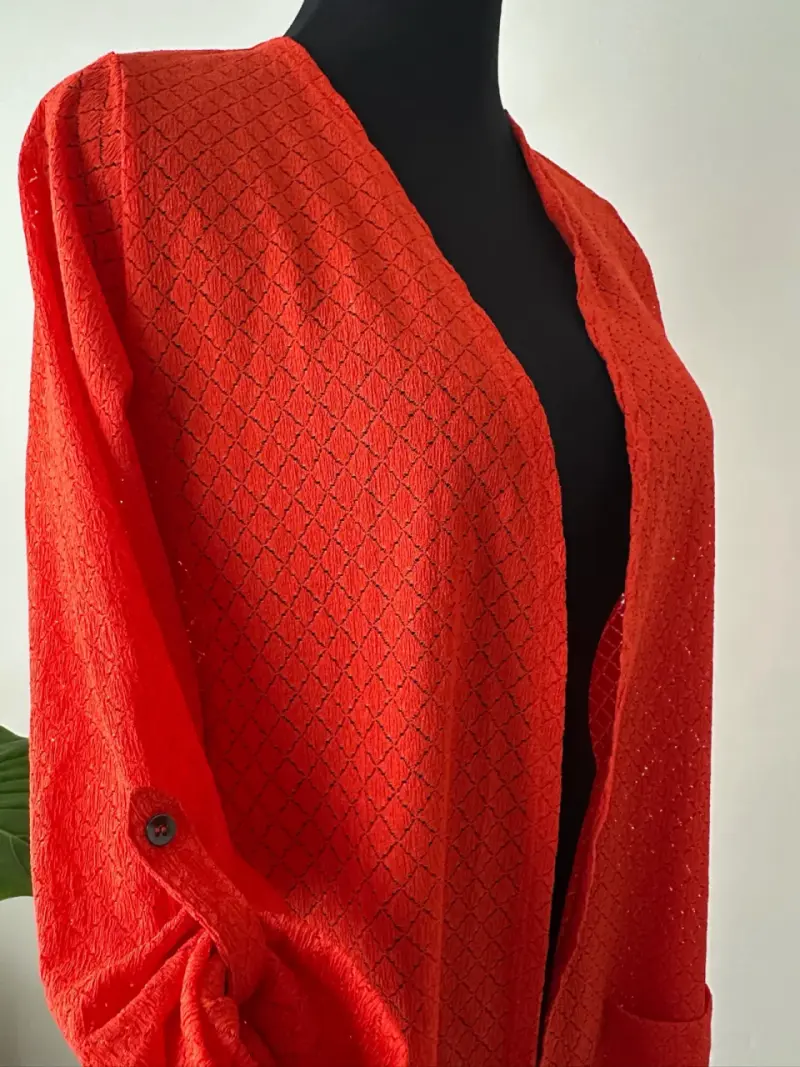 Cardigan rojo con textura - 1