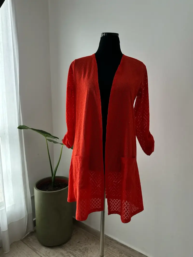 Cardigan rojo con textura - 2