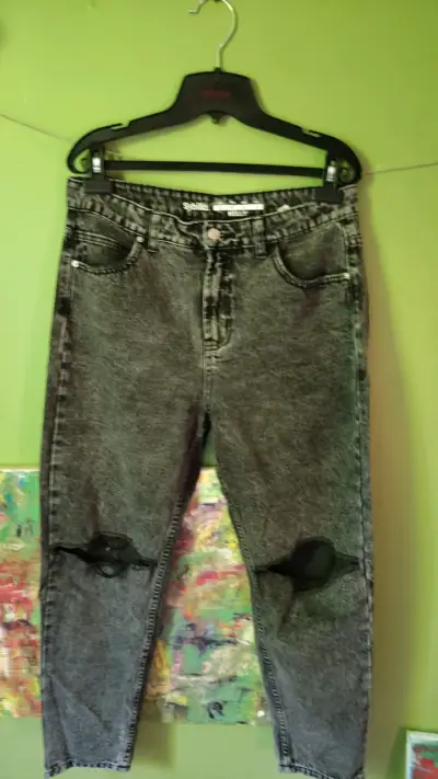 Jeans desgastados negros - miniatura 1