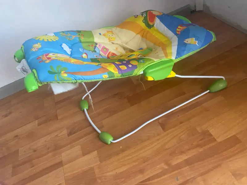 Silla vibratoria infantil colorida - 3