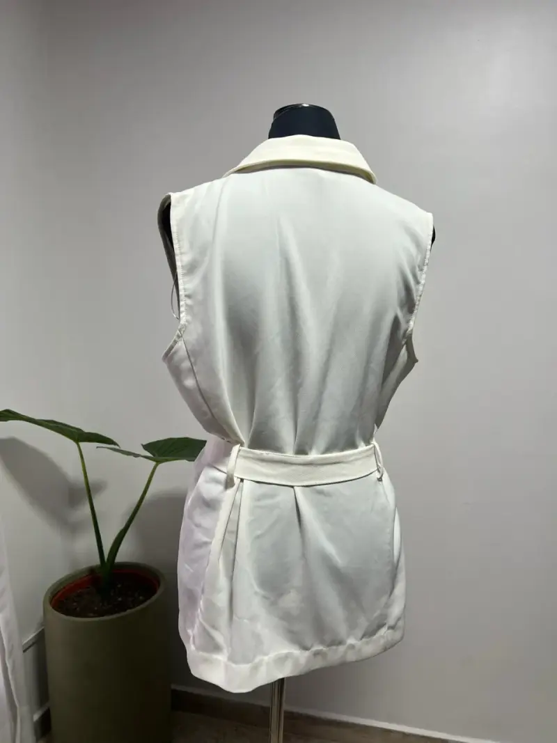 Chaleco sin mangas blanco elegante - 1