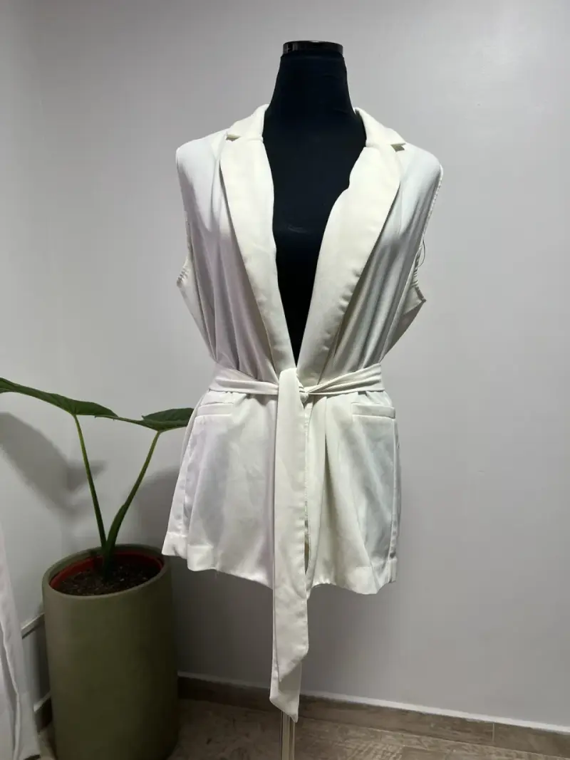Chaleco sin mangas blanco elegante - 2