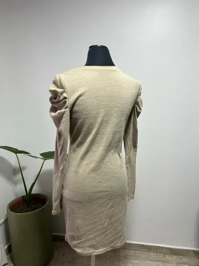 Vestido beige manga larga - miniatura 1