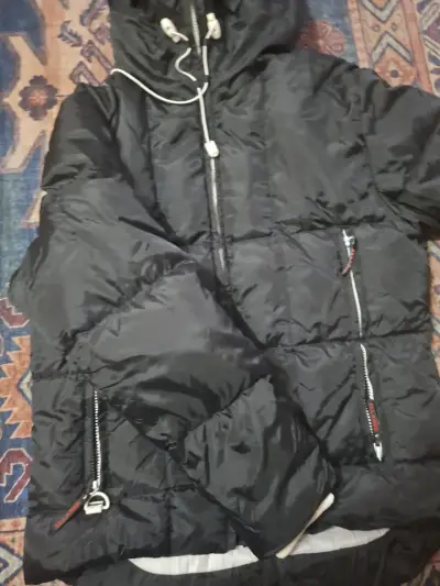 Chaqueta acolchada negra con capucha ELLABEE - miniatura 2