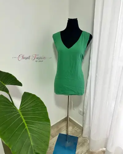 Polera roja sin mangas - miniatura 3