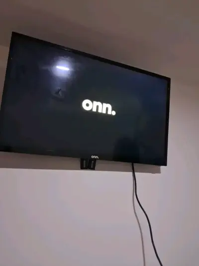 Televisor Smart TV con control remoto - miniatura 2
