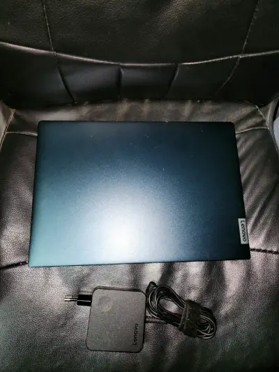 Notebook con cargador en buen estado - miniatura 2