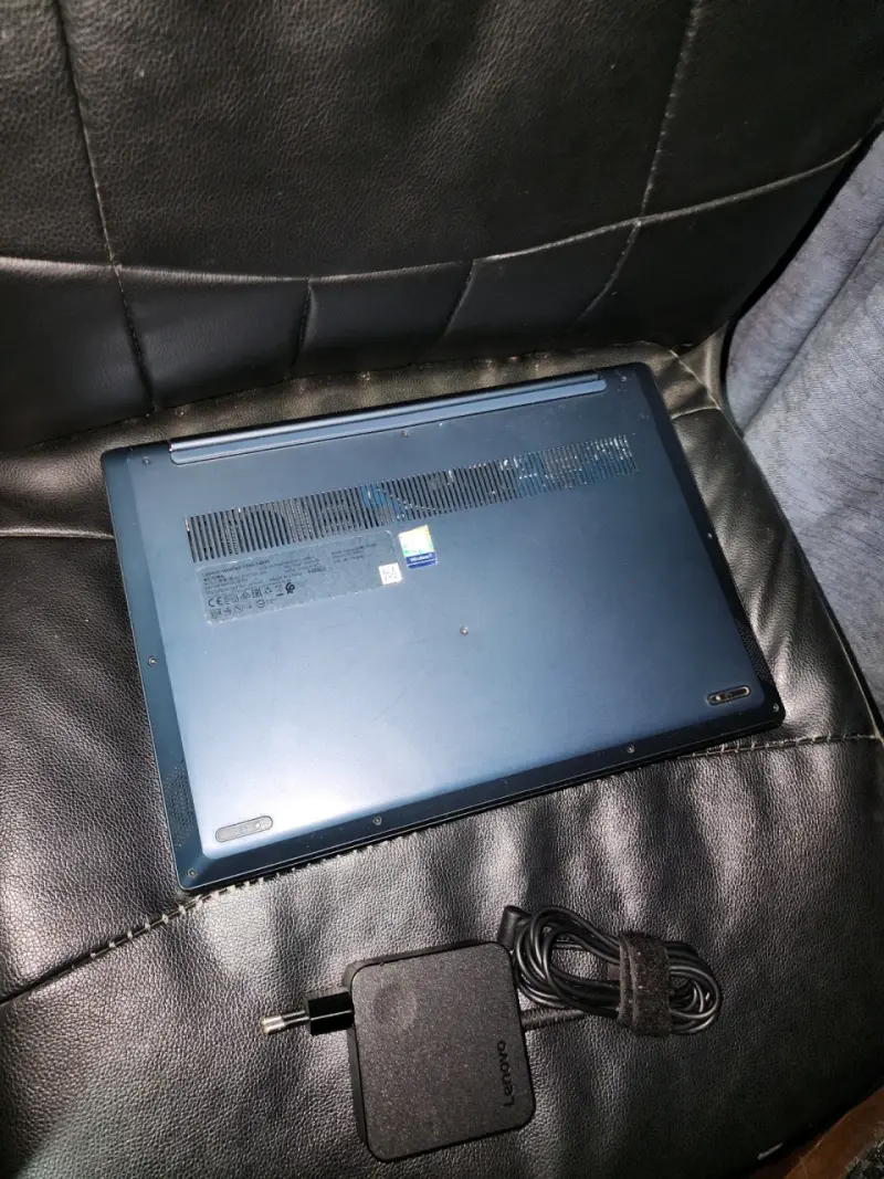 Notebook con cargador en buen estado - 3