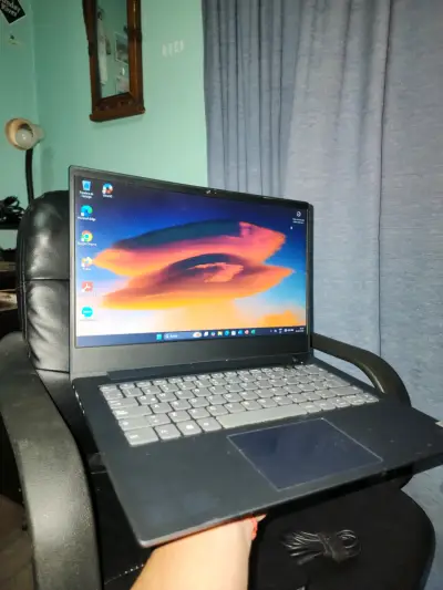 Notebook con cargador en buen estado - miniatura 6