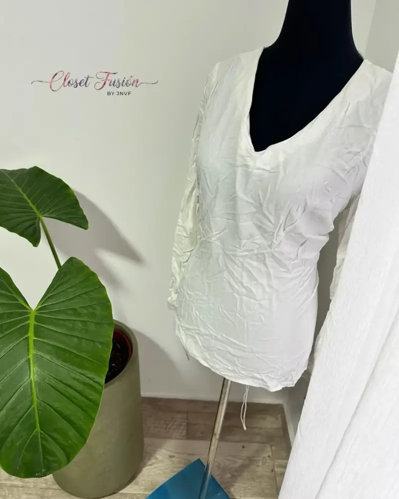 Polera blanca manga larga