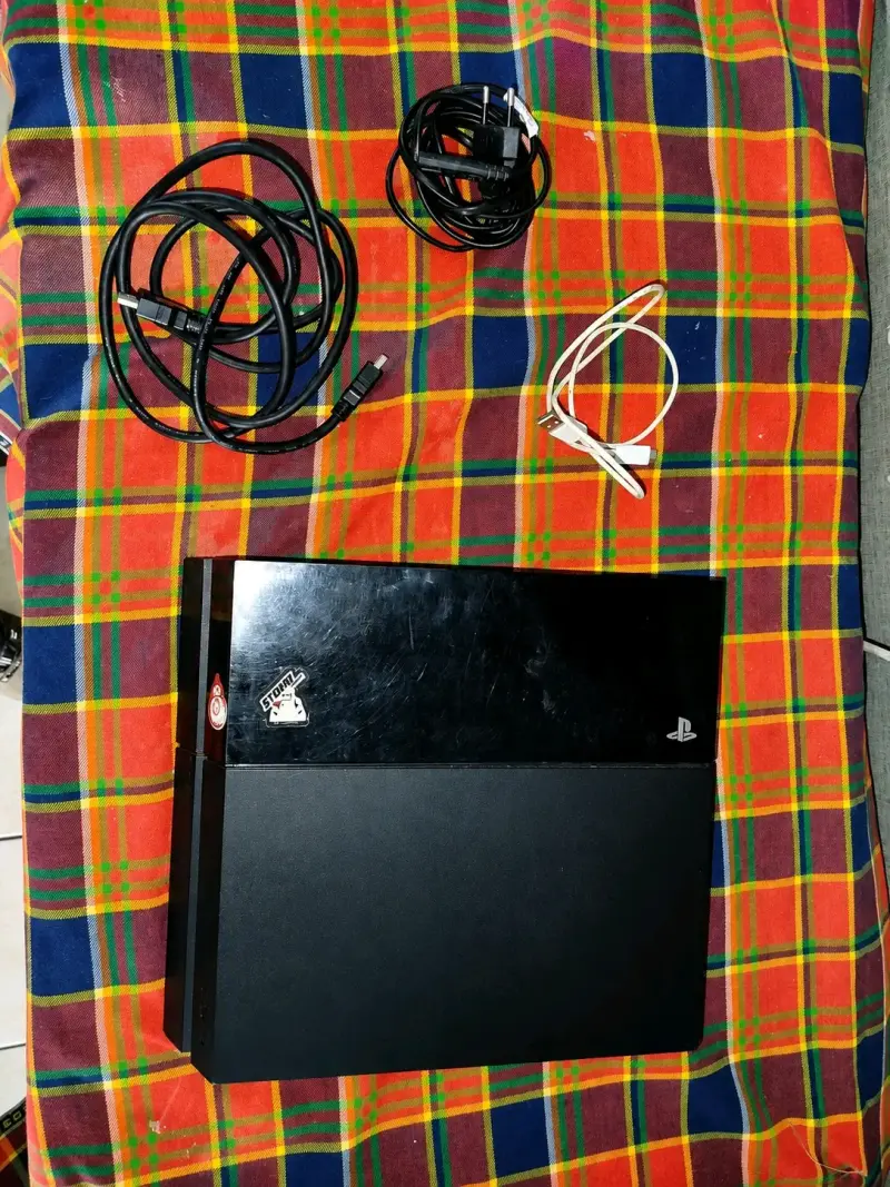 Consola PlayStation 4 usada