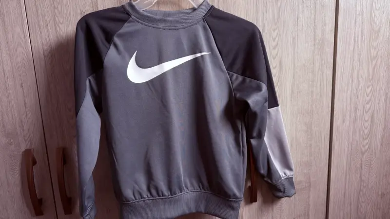 Conjunto deportivo Nike gris talla 5-6 - 3