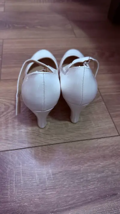 Zapatos blancos de charol talla 39 - miniatura 3