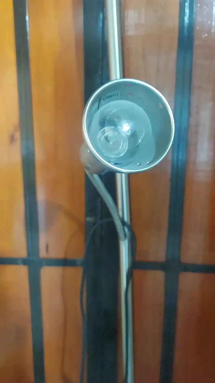 Lámpara de pie metálica - 2
