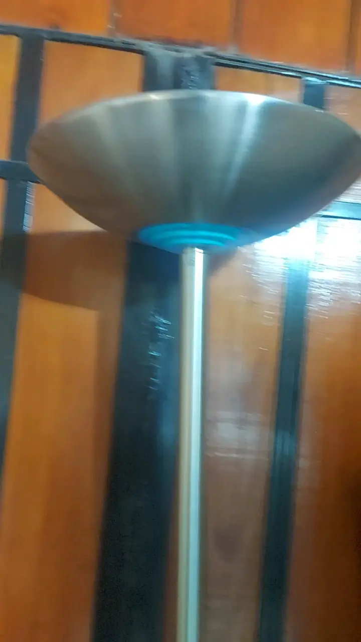 Lámpara de pie metálica - 3