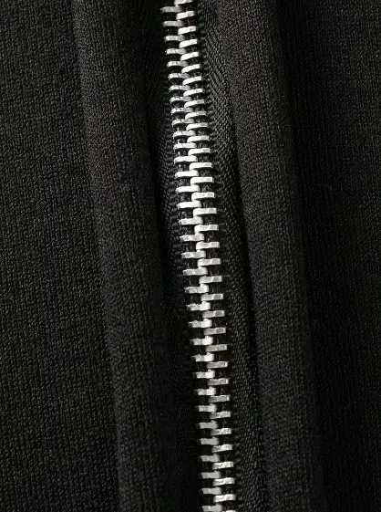 Polerón negro con capucha - 4