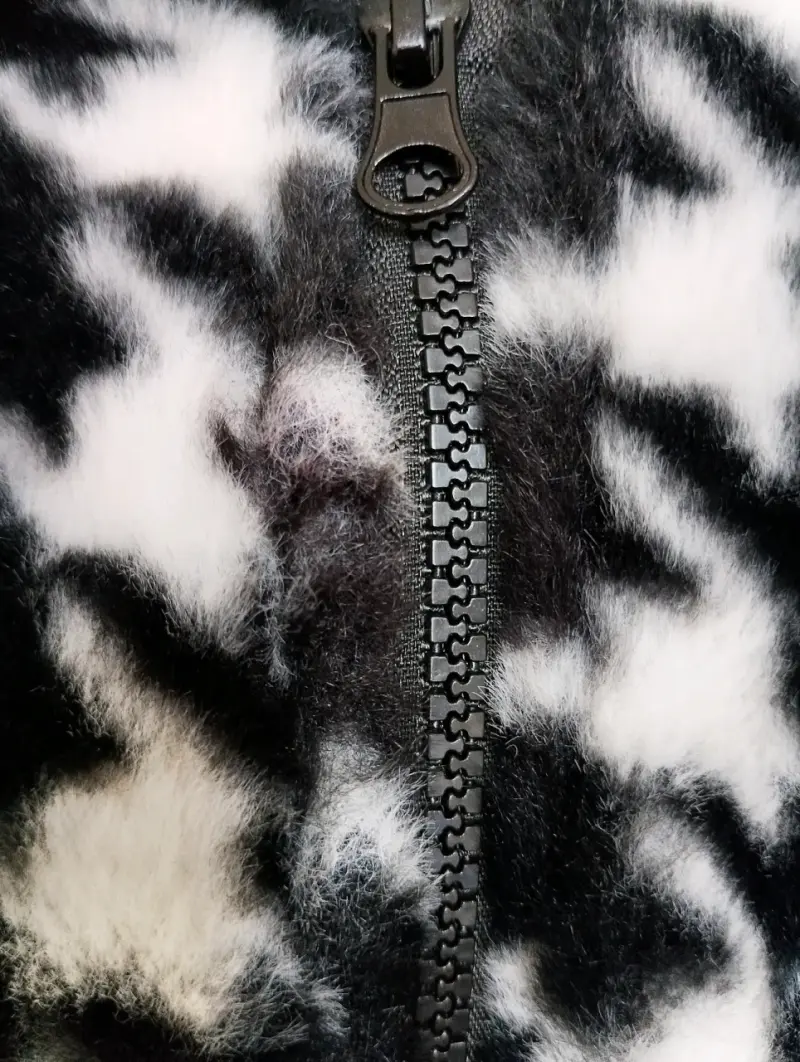 Chaqueta de cuadros blancos y negros. - 4