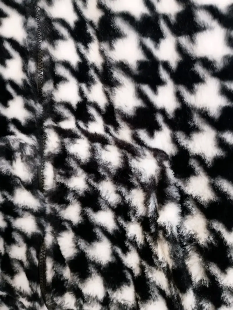 Chaqueta de cuadros blancos y negros. - 6