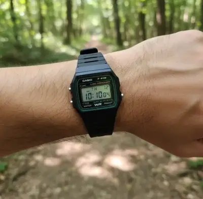 Reloj Casio F-91wg-9 Clásico Negro Con Fondo verde - miniatura 3