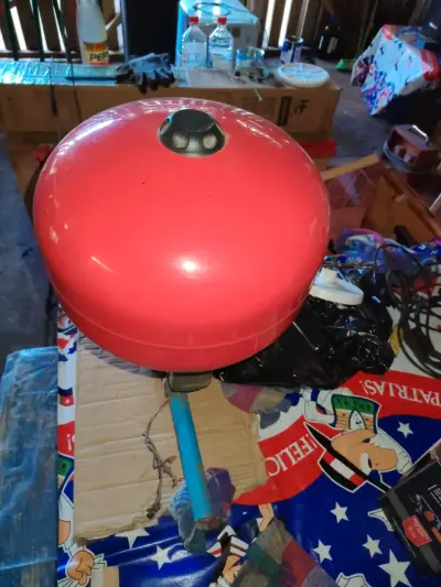 Bomba de agua con tanque rojo - miniatura 4
