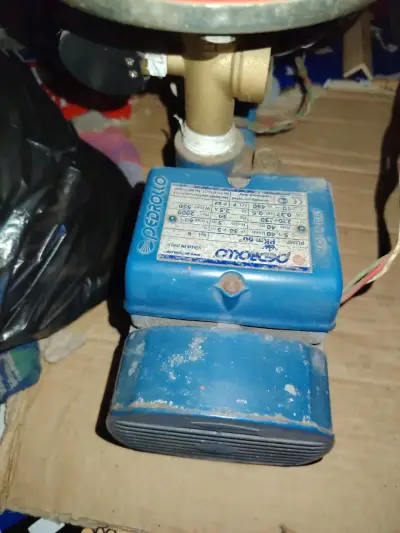 Bomba de agua con tanque rojo - miniatura 5