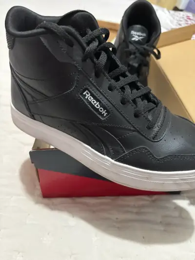 Zapatillas negras Reebok altas - miniatura 2