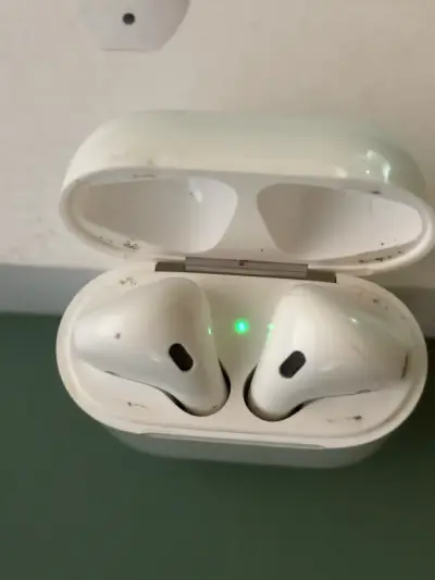 Audífonos Apple Airpods con estuche - miniatura 2