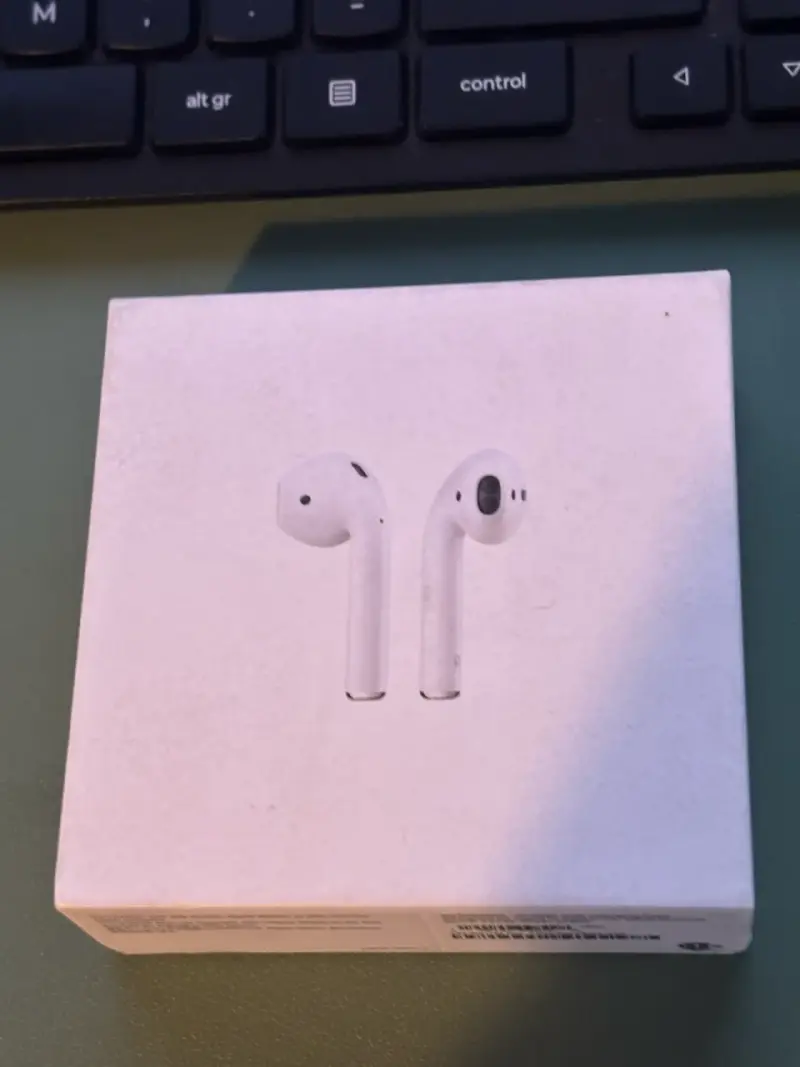 Audífonos Apple Airpods con estuche - 3