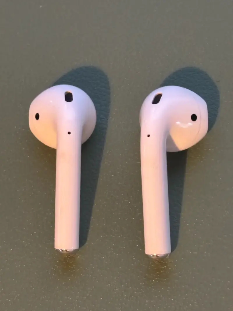Audífonos Apple Airpods con estuche - 4