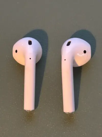 Audífonos Apple Airpods con estuche - miniatura 4
