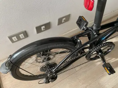 Bicicleta plegable negra Tern Link B8 - miniatura 2