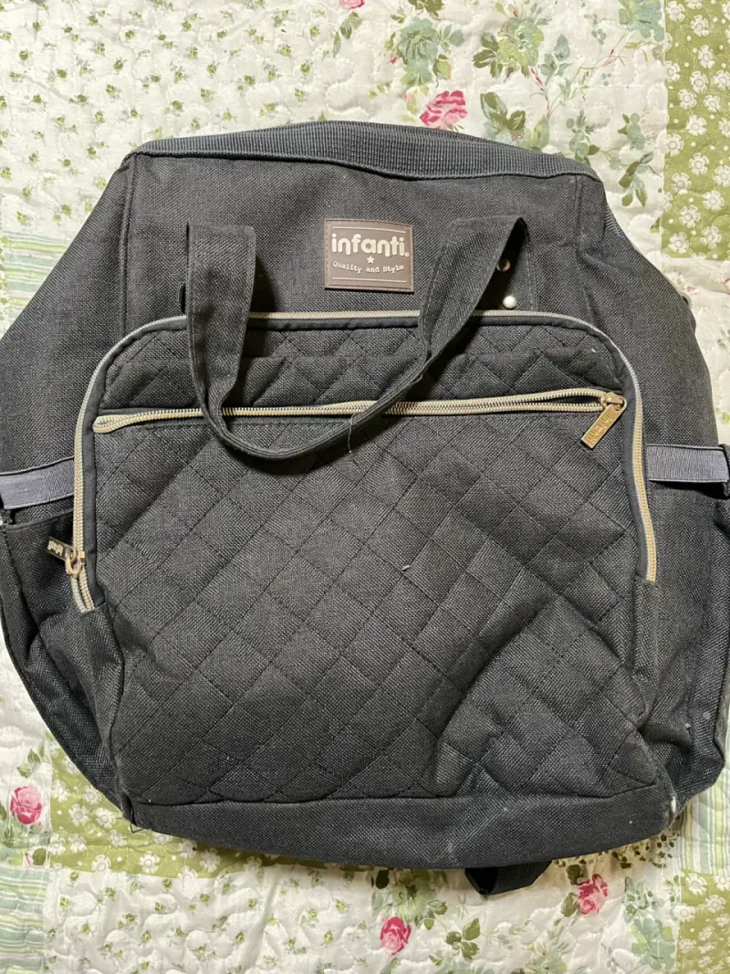 Mochila negra Infanti pañalera - 1