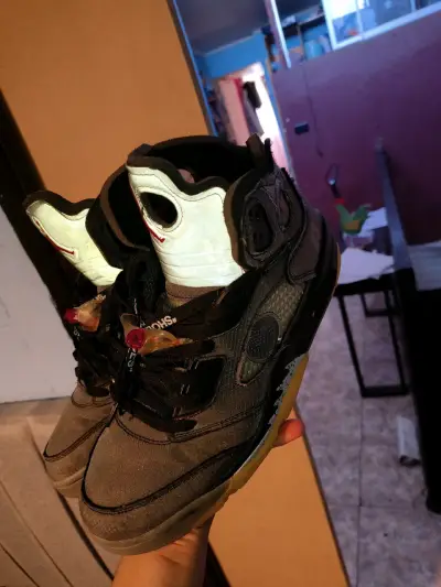 Zapatillas negras con logo - miniatura 3