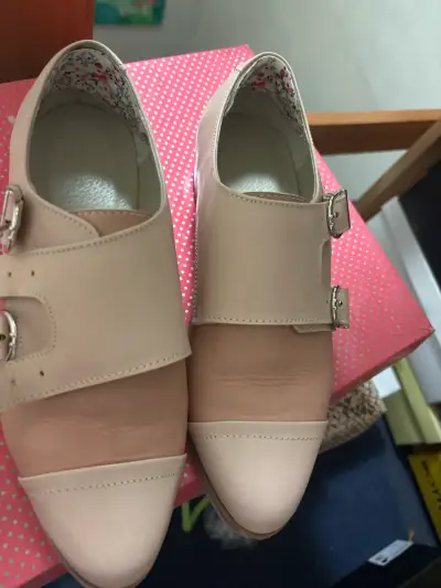 Zapatos planos nude con hebillas, confección chile - miniatura 1