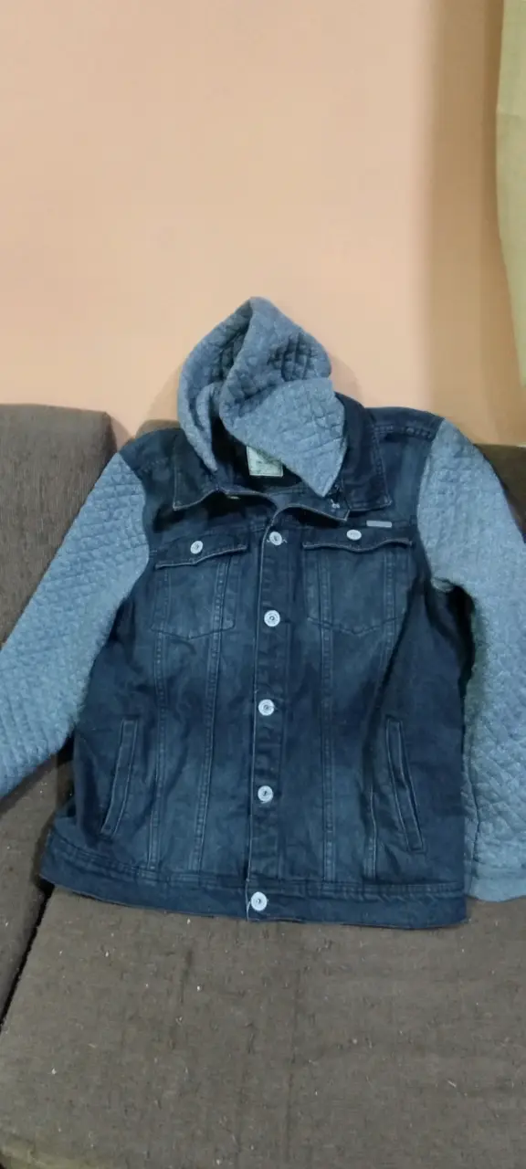 Chaqueta de mezclilla con capucha