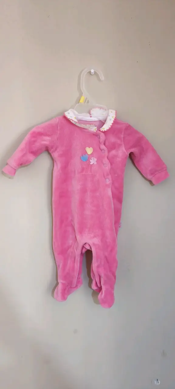Pijama rosado para bebé - 1