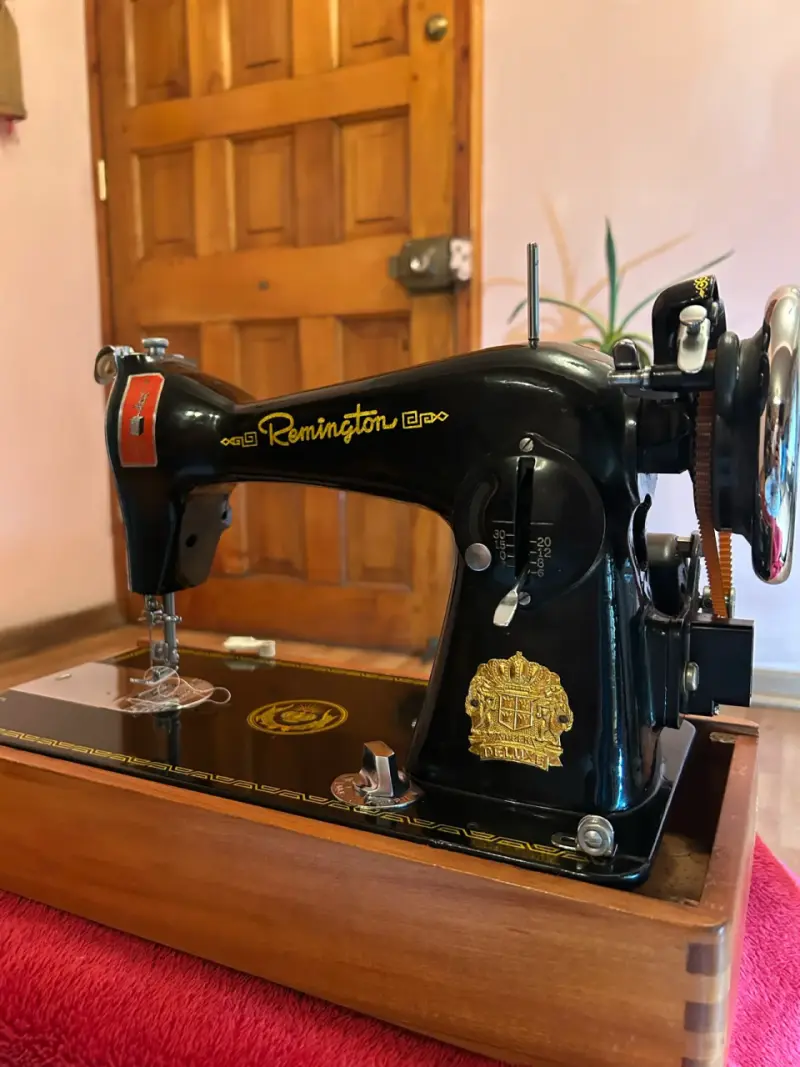 Máquina de coser Remington Super Deluxe vintage - 1